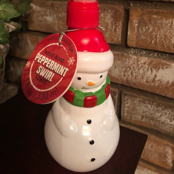 Peppermint Swirl Liquid Soap in Snowman Dispenser - Picture 1 of 2